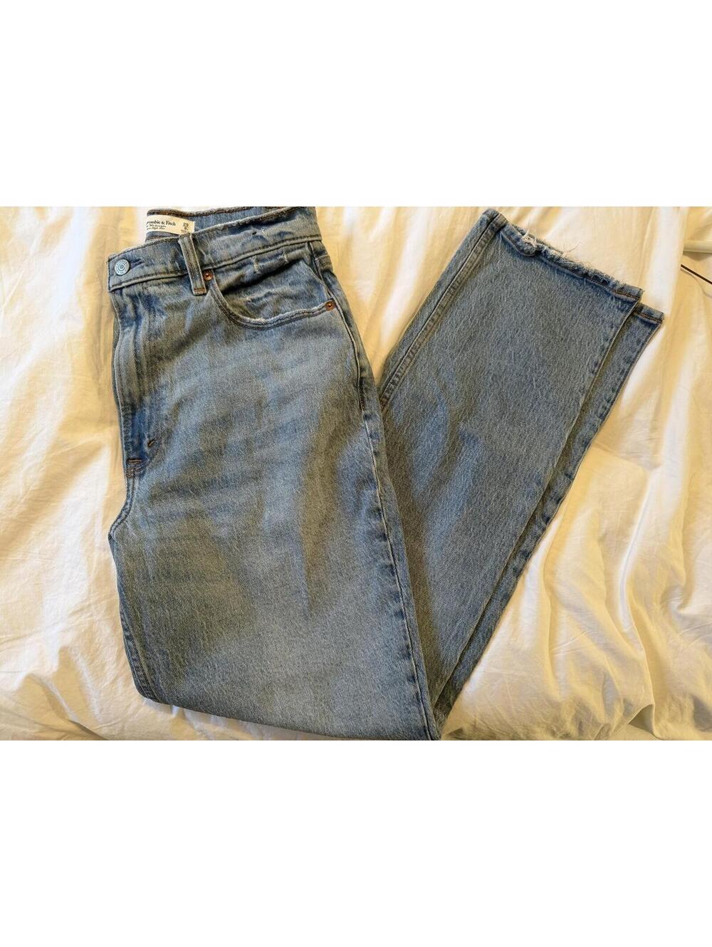Abercrombie & Fitch Curve Love 90s Straight Ultra High Rise Slit Hem Jeans - Picture 2 of 4
